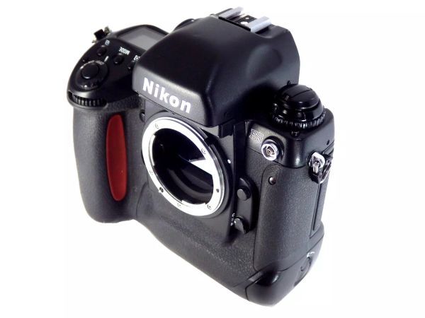 送料無料! Nikon F5 フィルムカメラ ボディ ニコン AF Nikkor 28 送料無料! Nikon F5 フィルムカメラ ボディ ニコン AF Nikkor 28