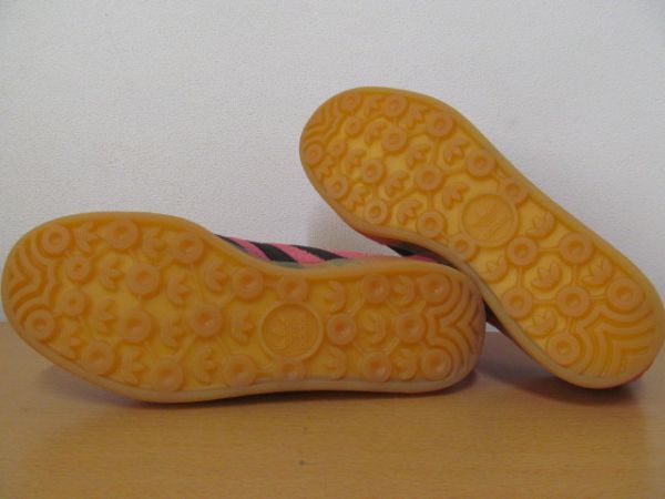 ピンク