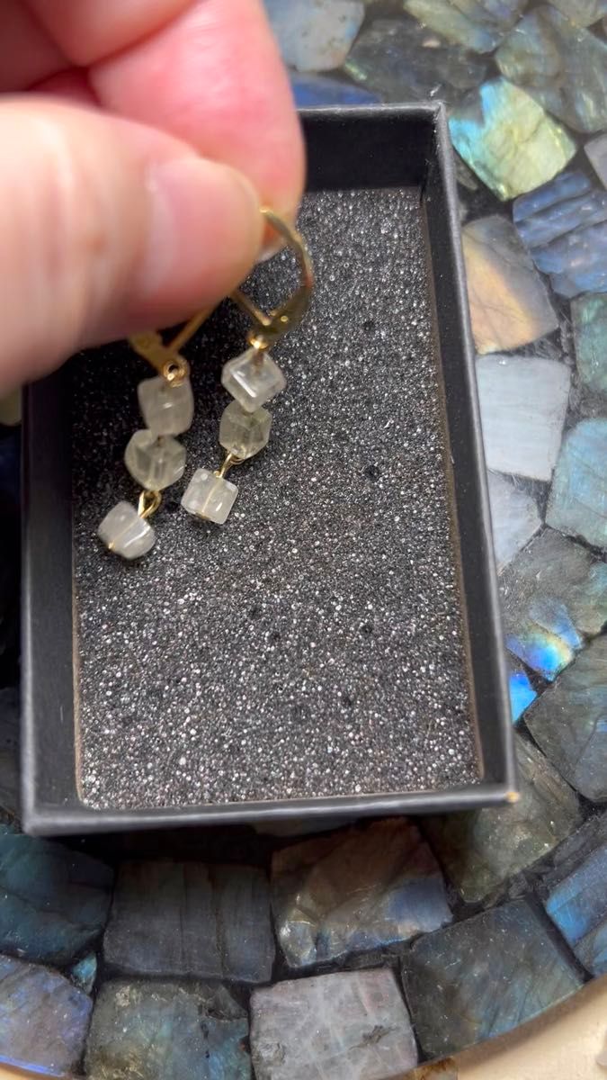リビアングラス ステンレス ピアス 隕石 天然石 パワーストーン フレンチフックピアス