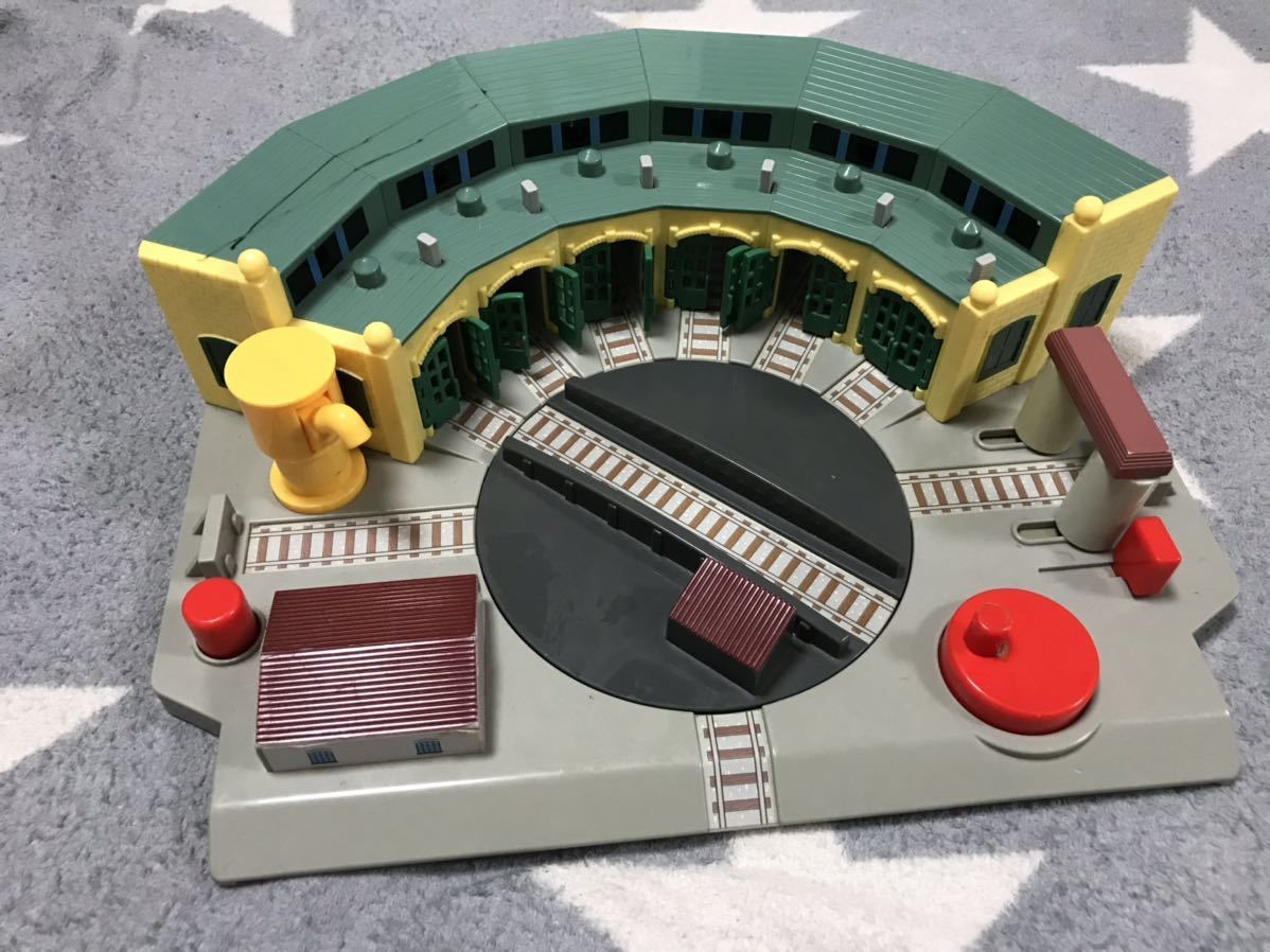 Yahoo!オークション - トミカトーマス 操車場 機関車トーマス Yahoo!オークション - トミカトーマス 操車場 機関車トーマス