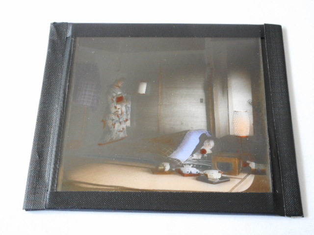 手彩色ガラス板スライド　幻灯　寝姿の女性　古写真_画像3