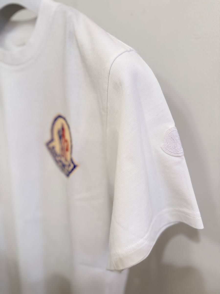新品 MONCLER Tシャツ ホワイト 半袖 白 半袖Tシャツ メンズ S 新品 MONCLER Tシャツ ホワイト 半袖 白 半袖Tシャツ メンズ S