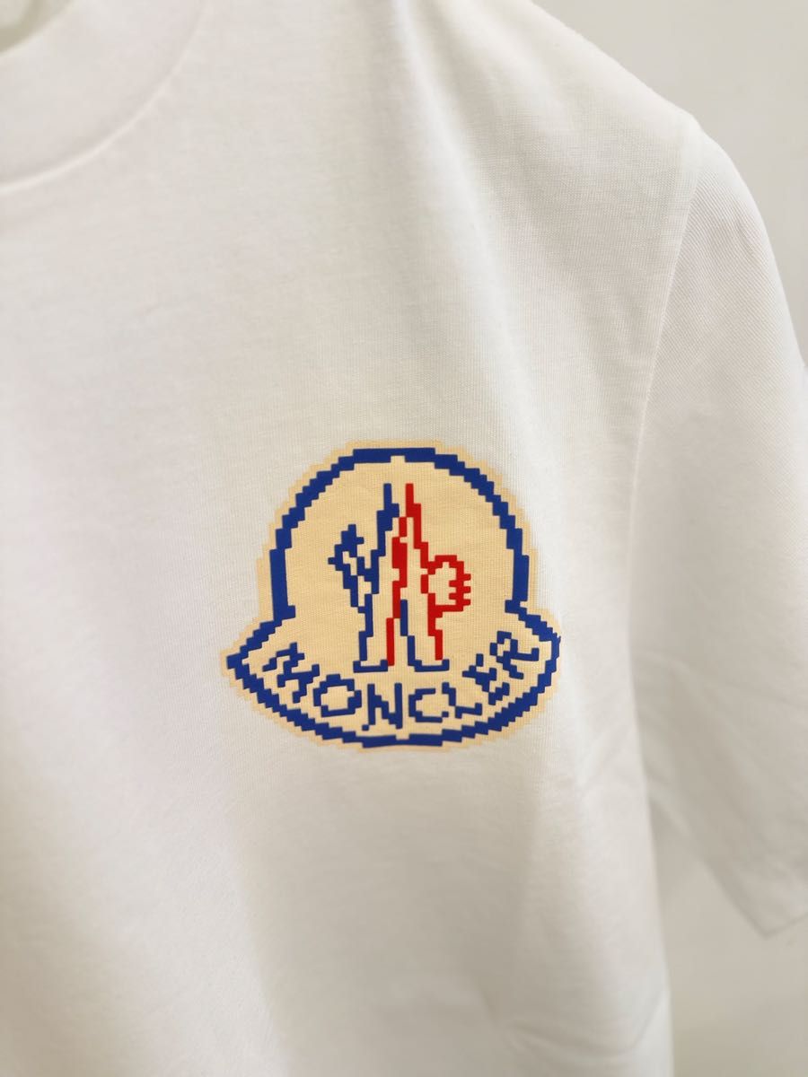 新品 MONCLER Tシャツ ホワイト 半袖 白 半袖Tシャツ メンズ S 新品 MONCLER Tシャツ ホワイト 半袖 白 半袖Tシャツ メンズ S