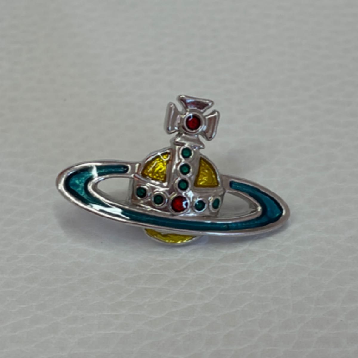 Vivienne Westwood オーブ ピンバッジ|Yahoo!フリマ(旧PayPay Vivienne Westwood オーブ ピンバッジ|Yahoo!フリマ(旧PayPay