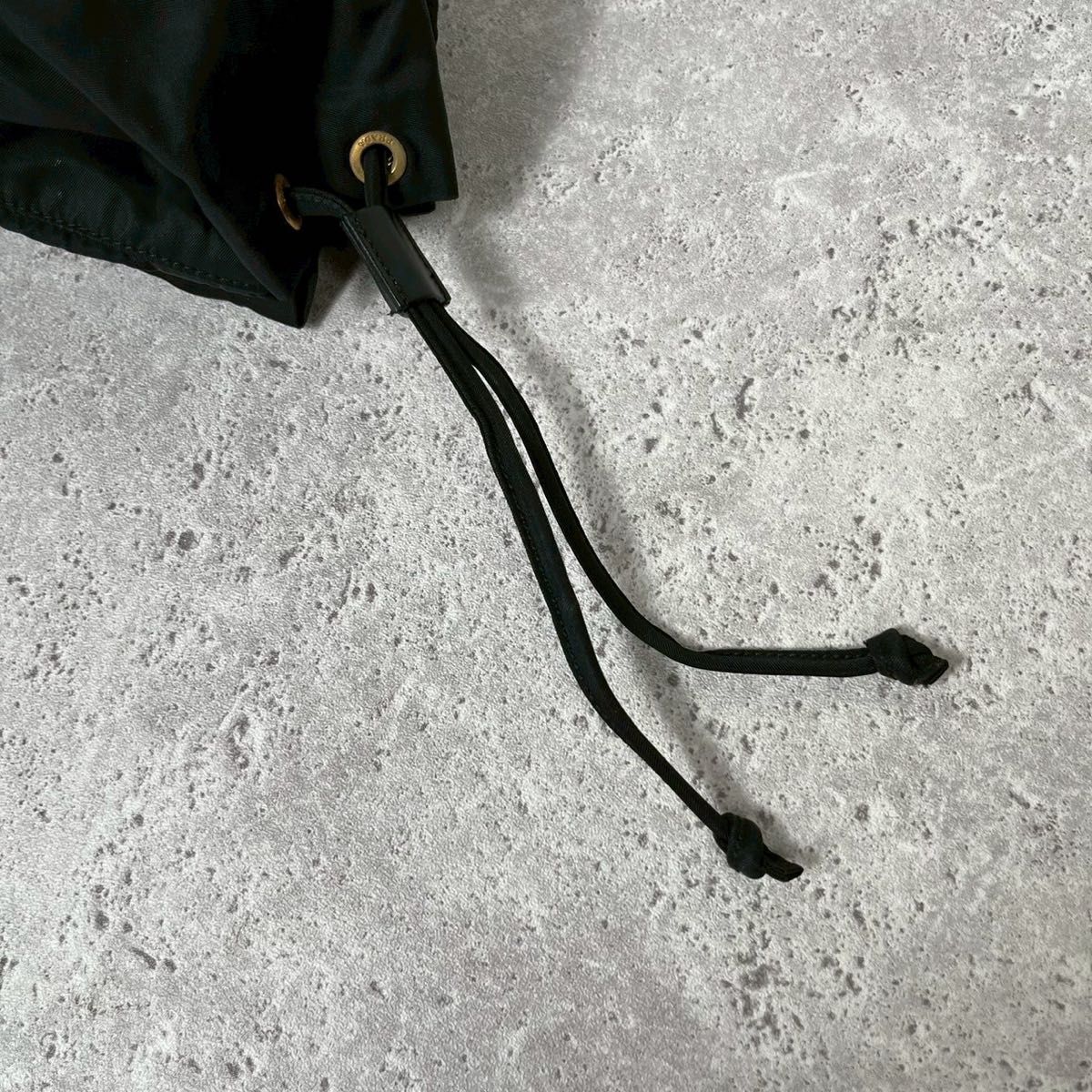 美品》PRADA プラダ 巾着 ポーチ 三角ロゴプレート ハンドバッグ 美品》PRADA プラダ 巾着 ポーチ 三角ロゴプレート ハンドバッグ