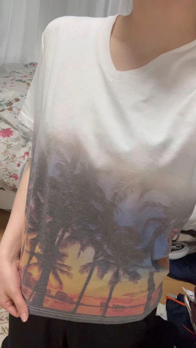 グラデーションTシャツ ヤシの木柄 Vネック