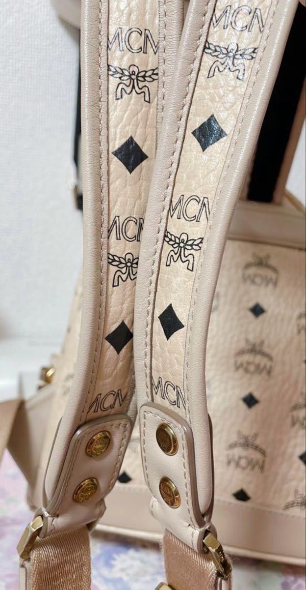 MCM ロゴプリント ベージュ リュック MCM エムシーエム リュック MCM ロゴプリント ベージュ リュック MCM エムシーエム リュック