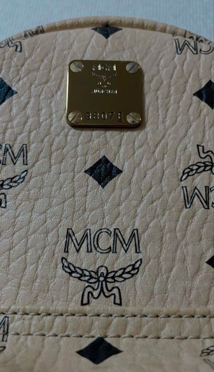 MCM ロゴプリント ベージュ リュック MCM エムシーエム リュック MCM ロゴプリント ベージュ リュック MCM エムシーエム リュック