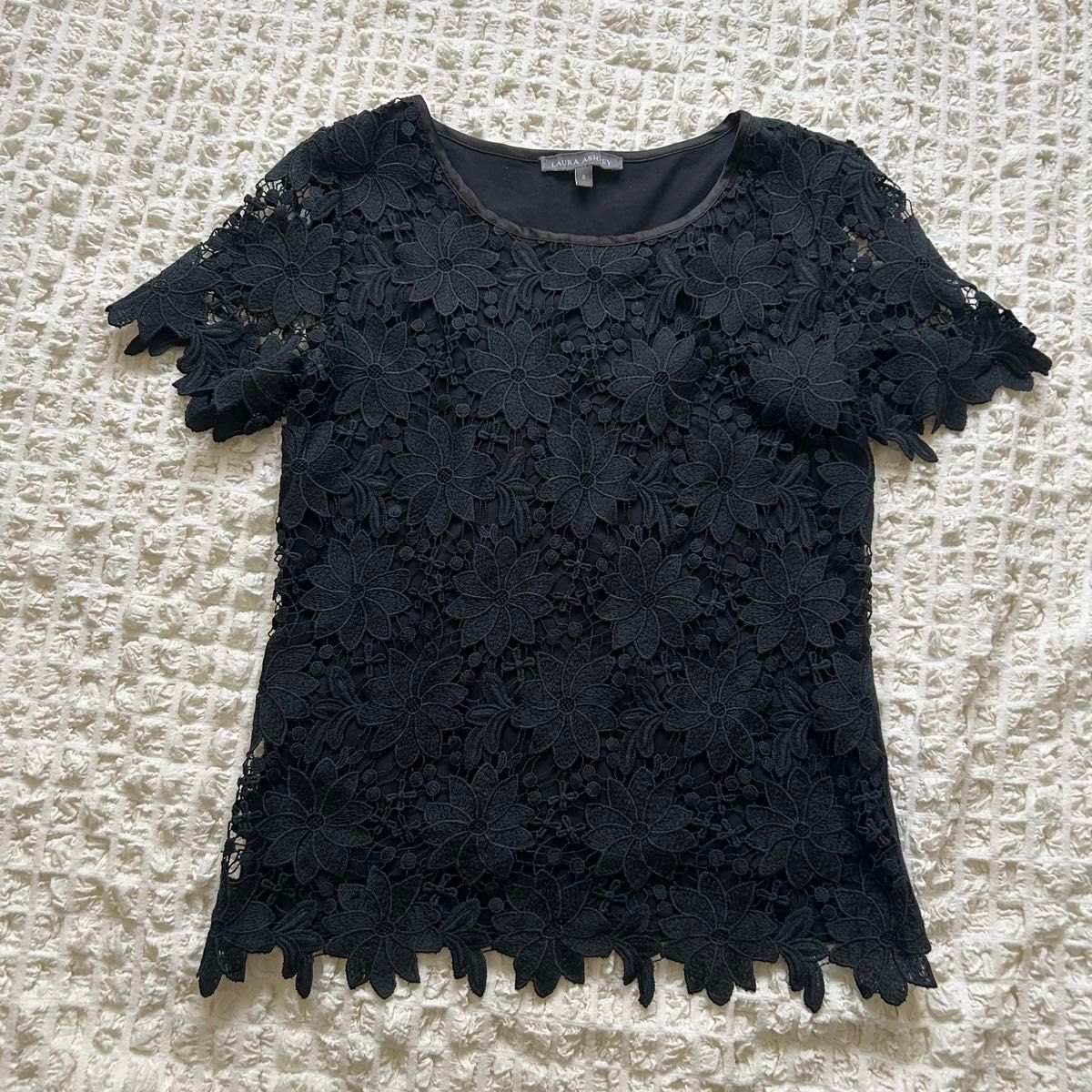 ローラアシュレイLauraAshley総レース 刺繍レース カットソー ローラアシュレイLauraAshley総レース 刺繍レース カットソー