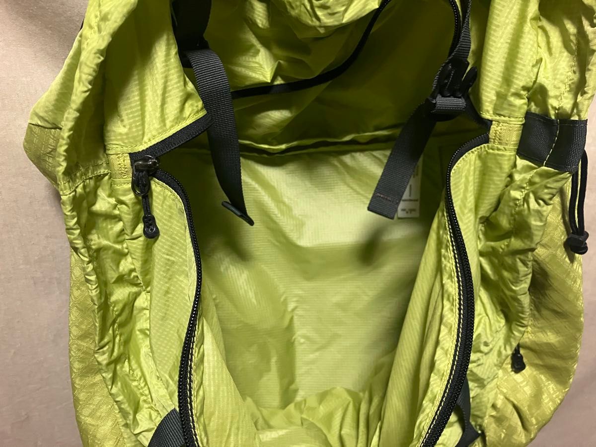 美品 patagonia ライトウェイトトラベル ダッフル 2way バック 美品 patagonia ライトウェイトトラベル ダッフル 2way バック