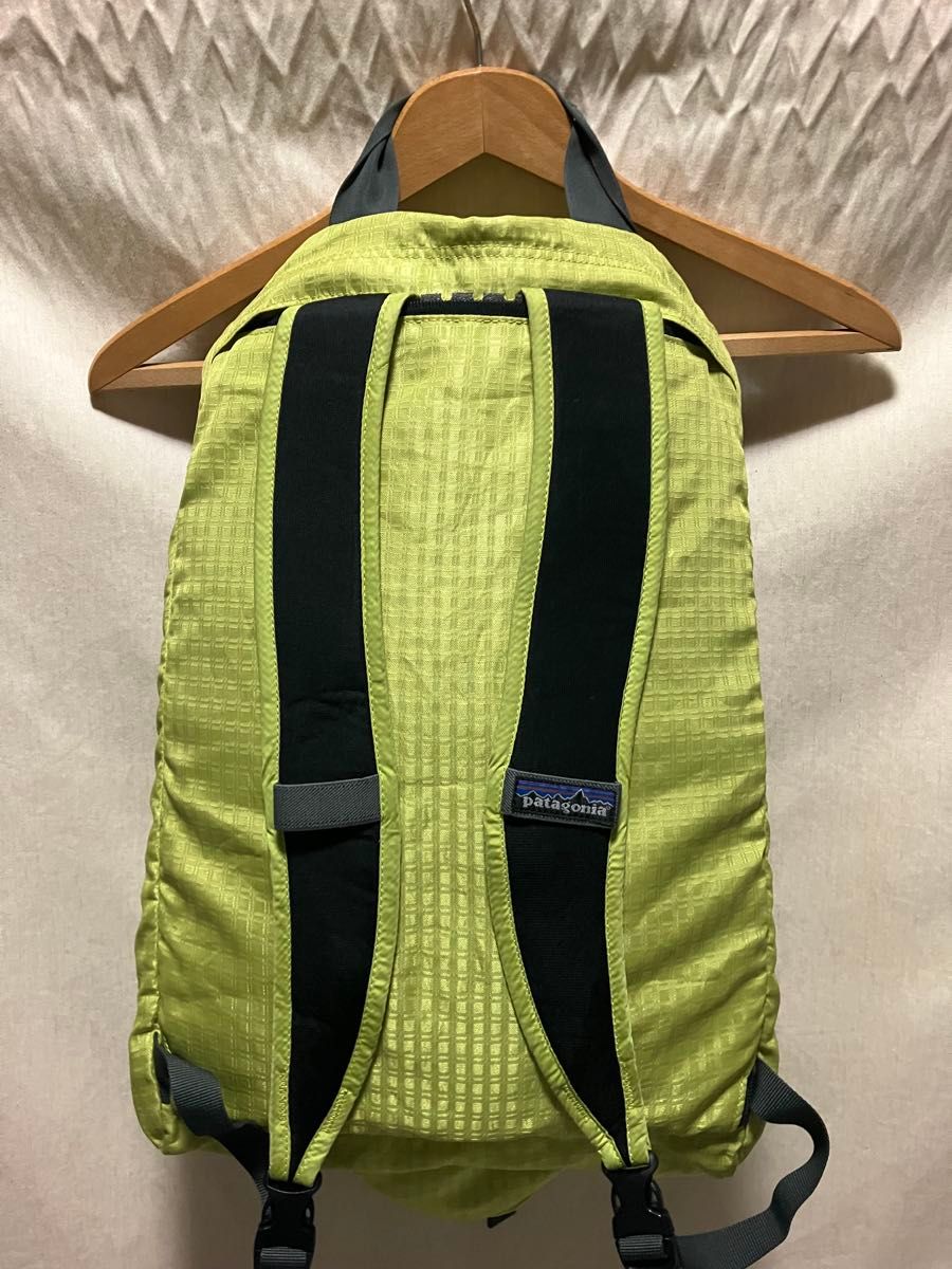 美品 patagonia ライトウェイトトラベル ダッフル 2way バック 美品 patagonia ライトウェイトトラベル ダッフル 2way バック