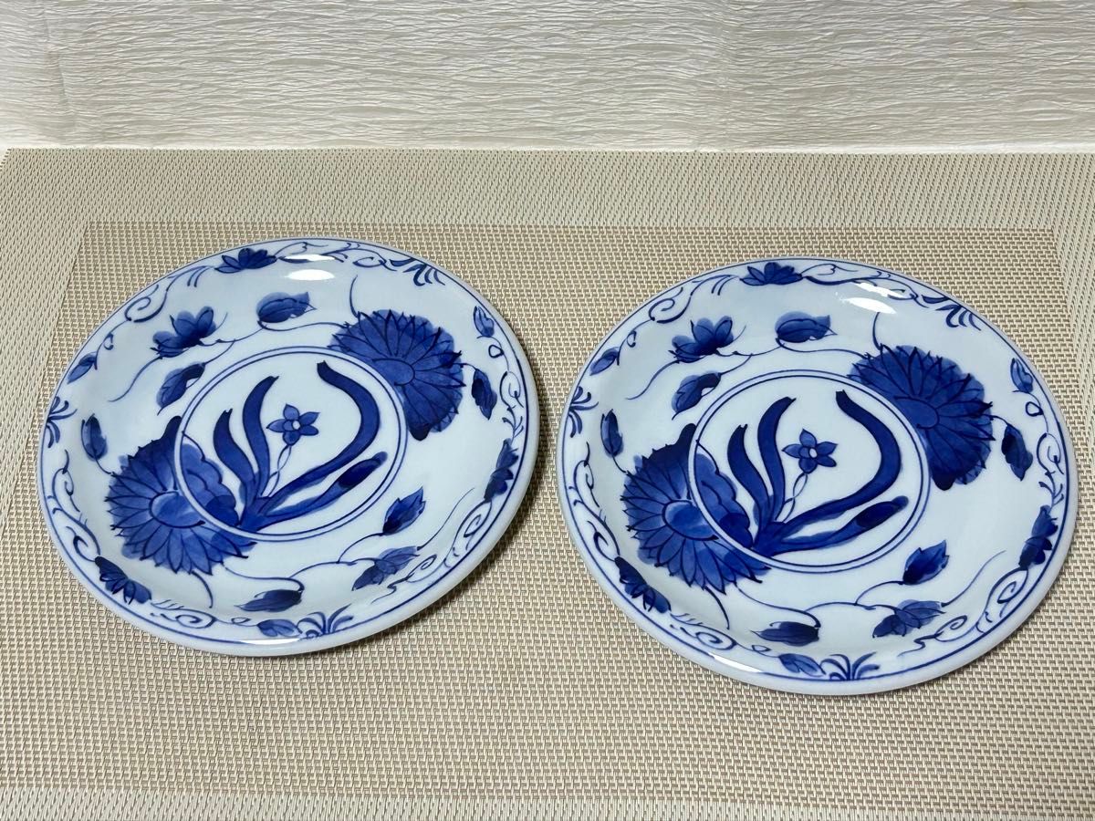 三洋陶器 龍峰窯 染付草花 銘々皿 2枚セット 古伊万里 和食器 中 三洋陶器 龍峰窯 染付草花 銘々皿 2枚セット 古伊万里 和食器 中
