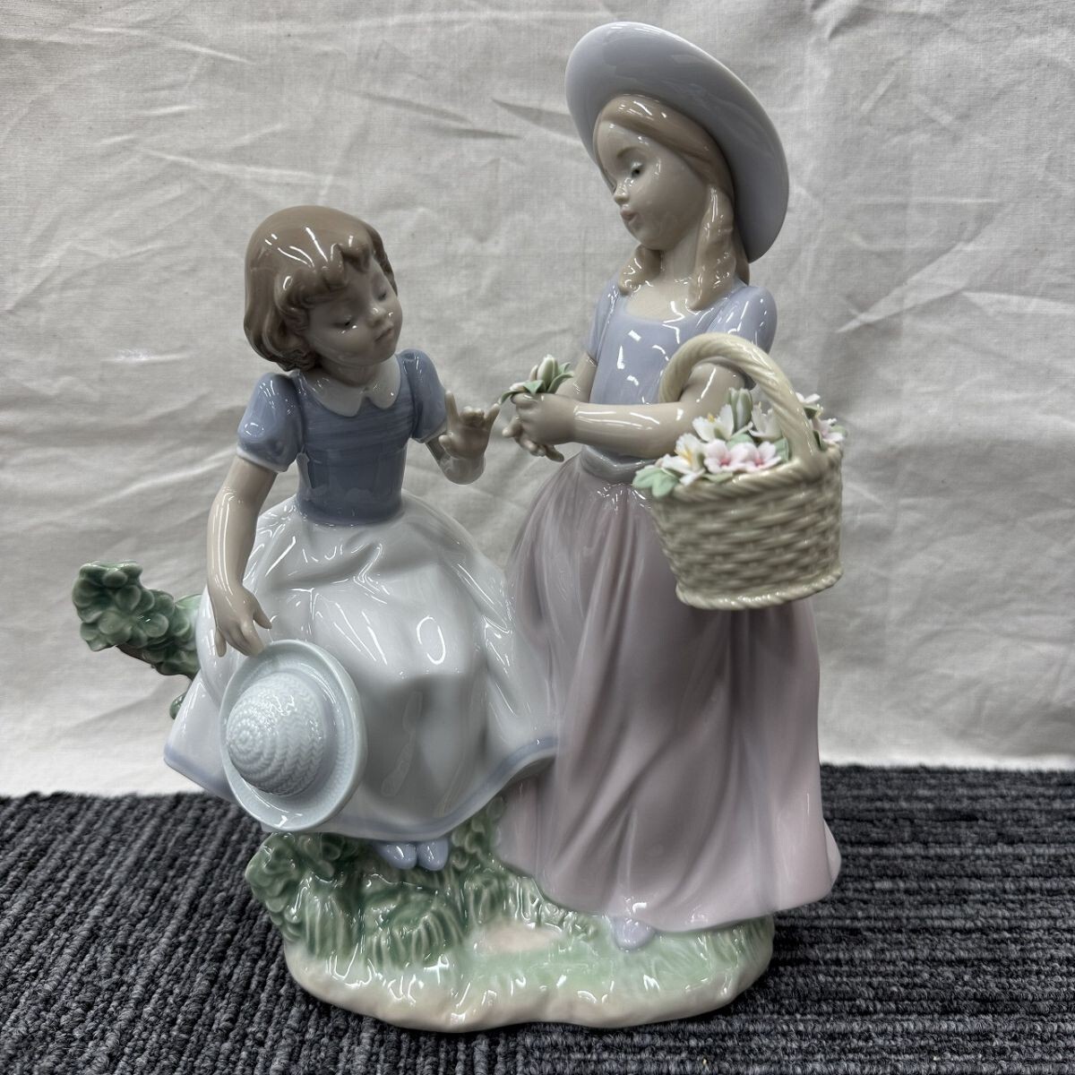X431-CH14-1122 LLADRO リヤドロ 6949 花と少女 仲良しの二人 X431-CH14-1122 LLADRO リヤドロ 6949 花と少女 仲良しの二人