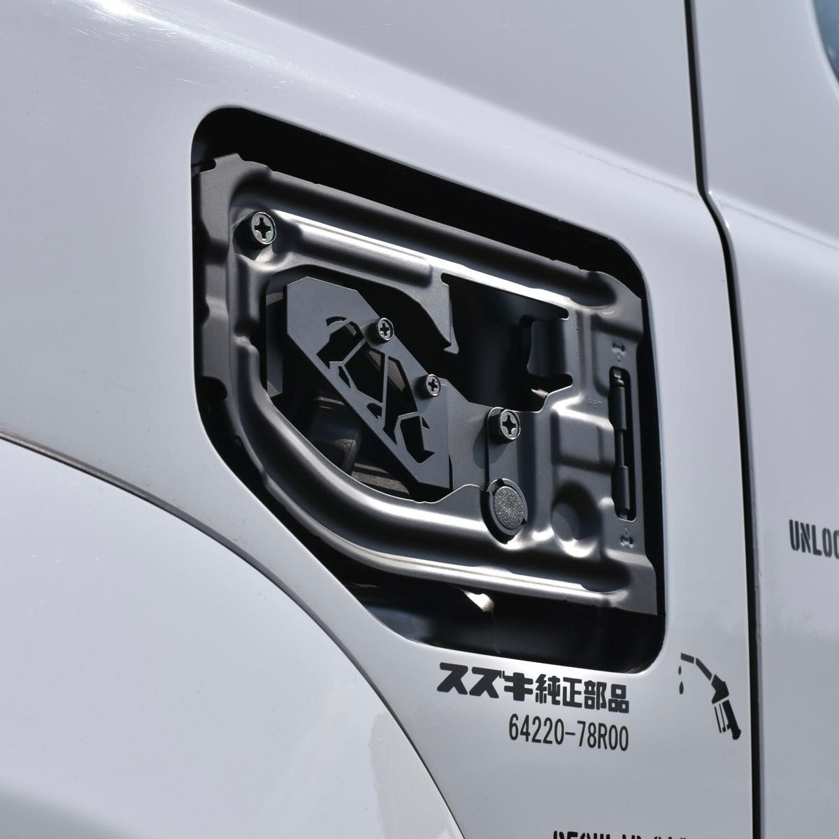 JB64ジムニーJB74シエラ用前向きサイVerスケルトン型燃料リッド JB64ジムニーJB74シエラ用前向きサイVerスケルトン型燃料リッド