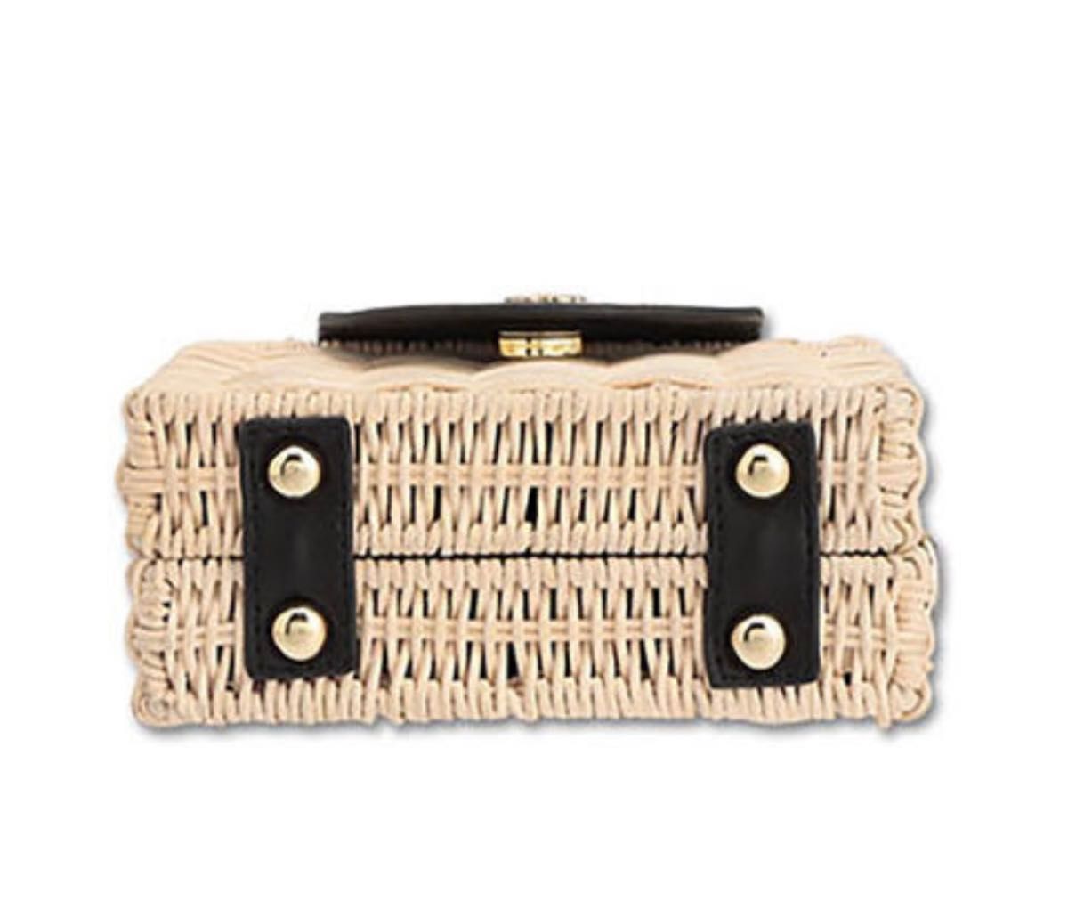 新品 タグ付き MARY QUANTカゴバックパール付き ショルダー 新品 タグ付き MARY QUANTカゴバックパール付き ショルダー