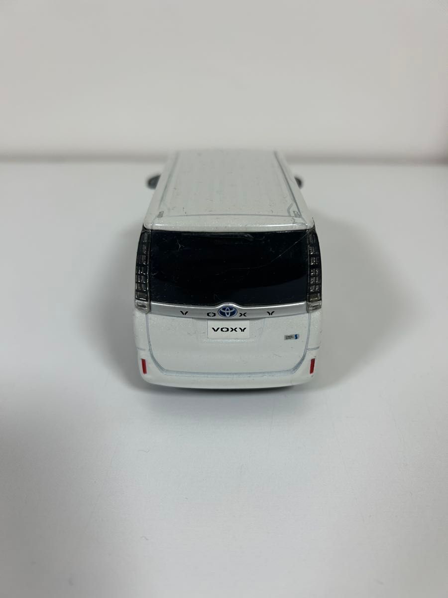 トヨタ ヴォクシー VOXY 1/30スケール ダイキャスト 非売品 トヨタ ヴォクシー VOXY 1/30スケール ダイキャスト 非売品
