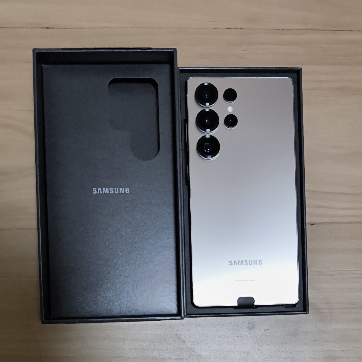 Galaxy S25 Ultra チタニウムグレー 256GB 国内版SIMフリー Galaxy S25 Ultra チタニウムグレー 256GB 国内版SIMフリー