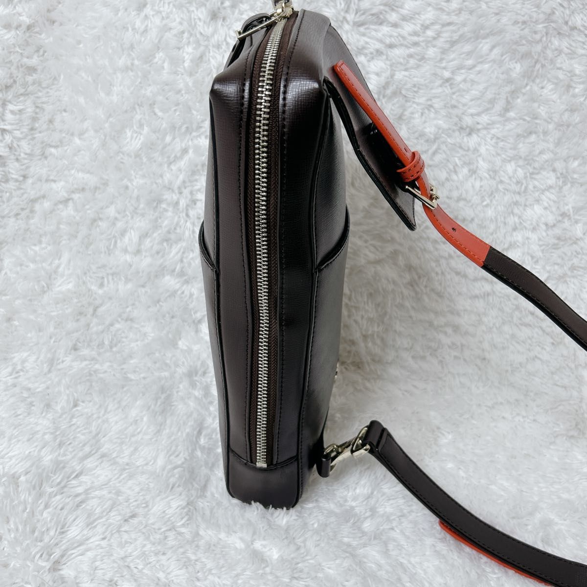 至高の逸品】 ポールスミス Paul smith レザー ボディバッグ 至高の逸品】 ポールスミス Paul smith レザー ボディバッグ