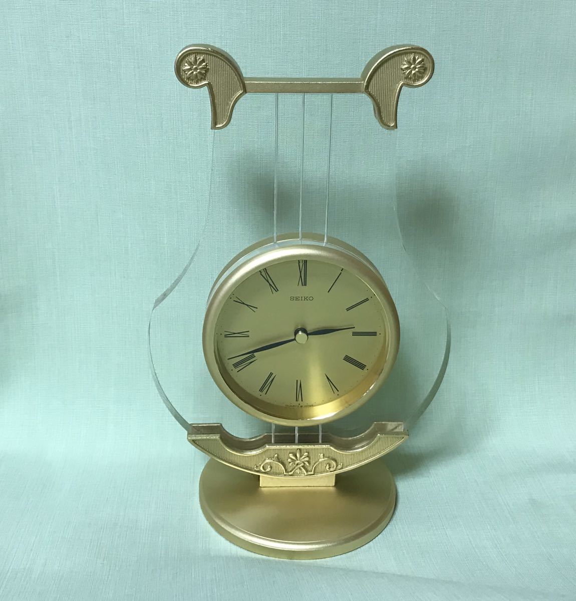 【在庫僅少】 SEIKO セイコークロック ハープ　弦楽器をモチーフにした置き時計　色調金色　ゴールド　レア　国産　日本製　卓上時計 一般