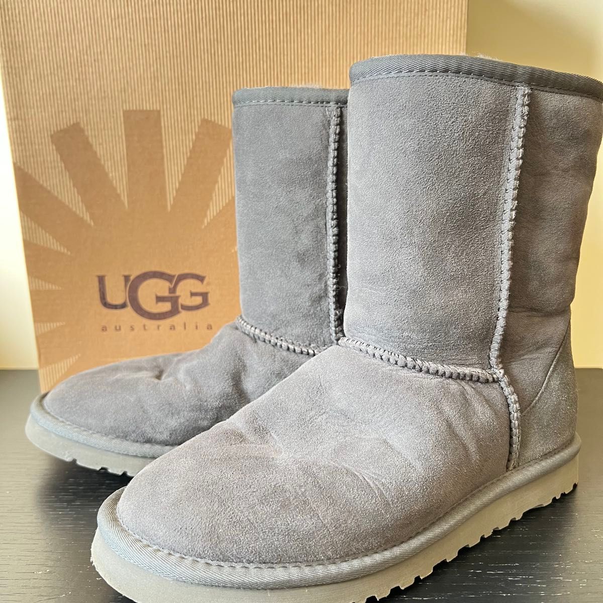 激レア UGG australia 旧モデル 5825w GREY 24cm クラシック 激レア UGG australia 旧モデル 5825w GREY 24cm クラシック
