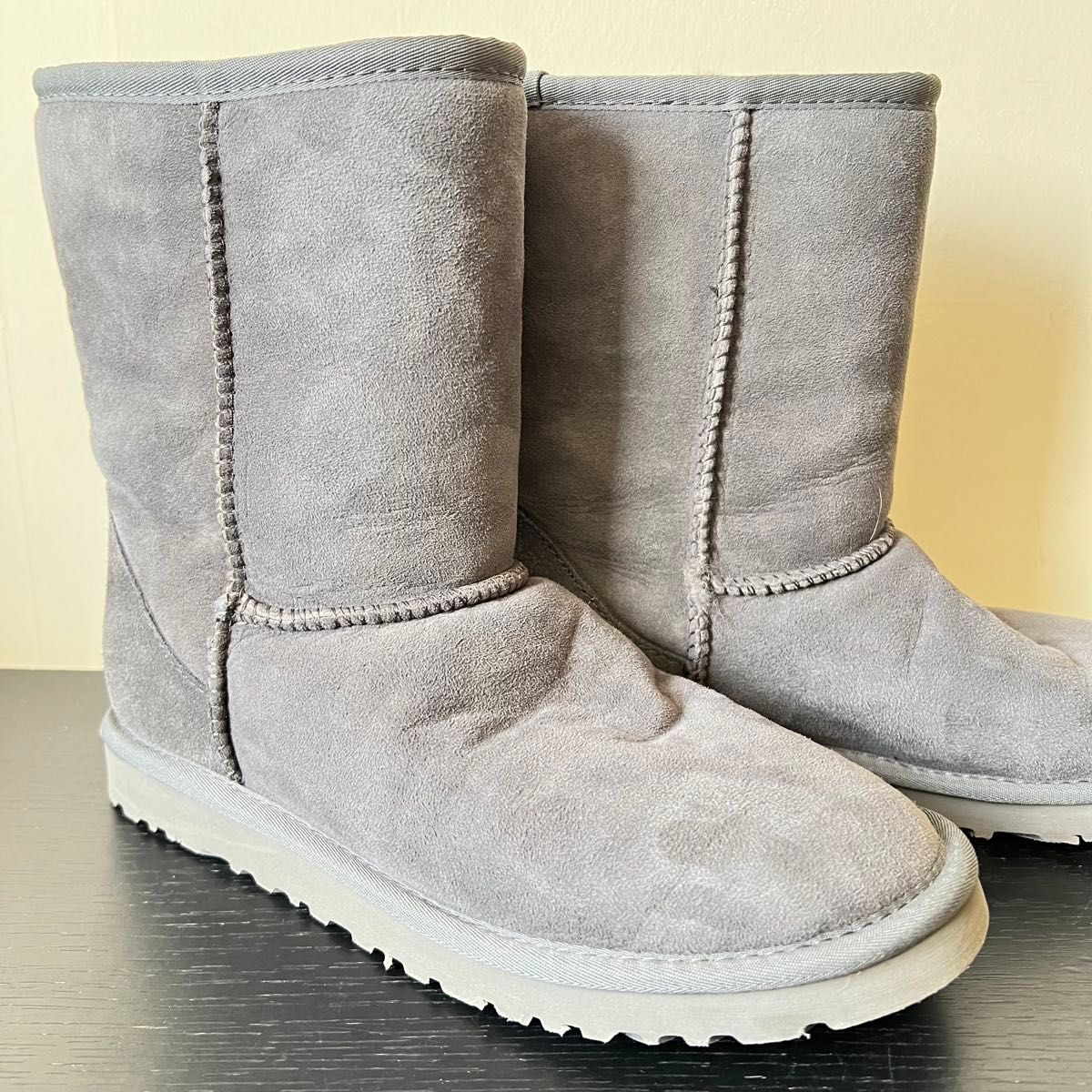 激レア UGG australia 旧モデル 5825w GREY 24cm クラシック 激レア UGG australia 旧モデル 5825w GREY 24cm クラシック