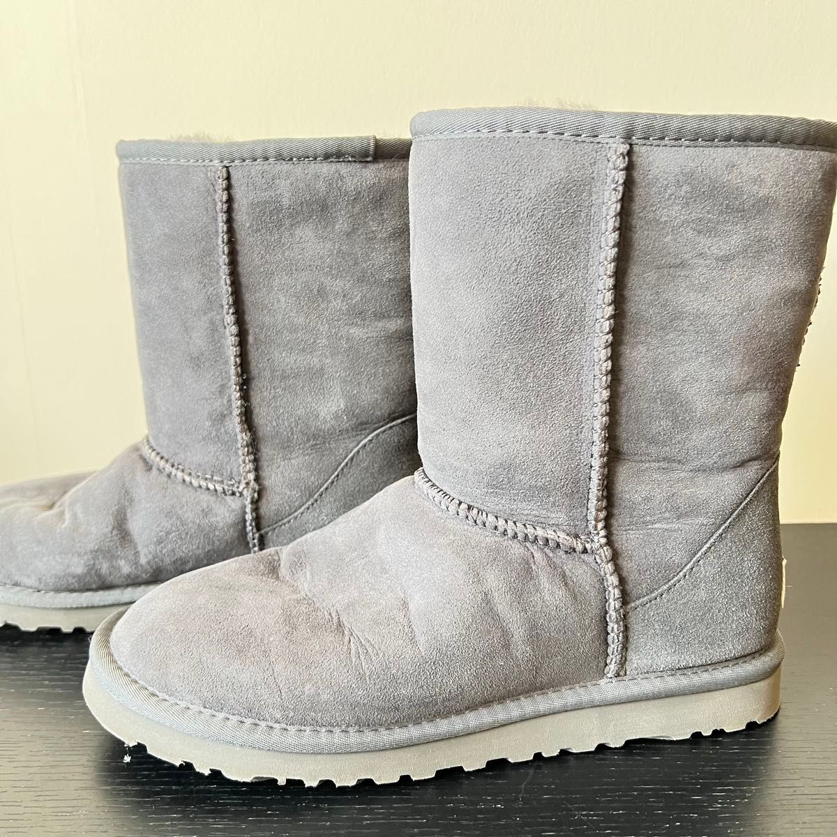 激レア UGG australia 旧モデル 5825w GREY 24cm クラシック 激レア UGG australia 旧モデル 5825w GREY 24cm クラシック