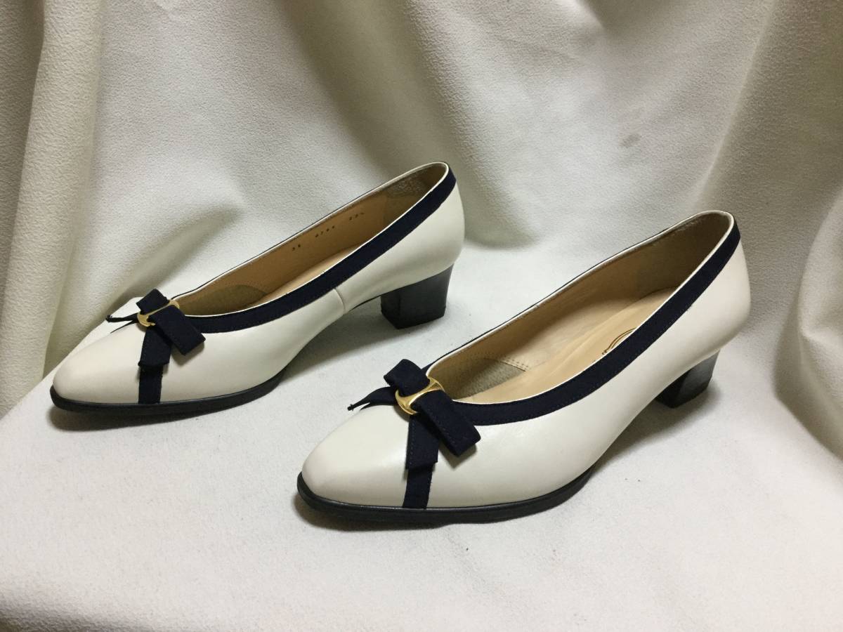 C6672*shian*22.5cm EEE* made in Japan leather made * white & navy ribbon pumps 