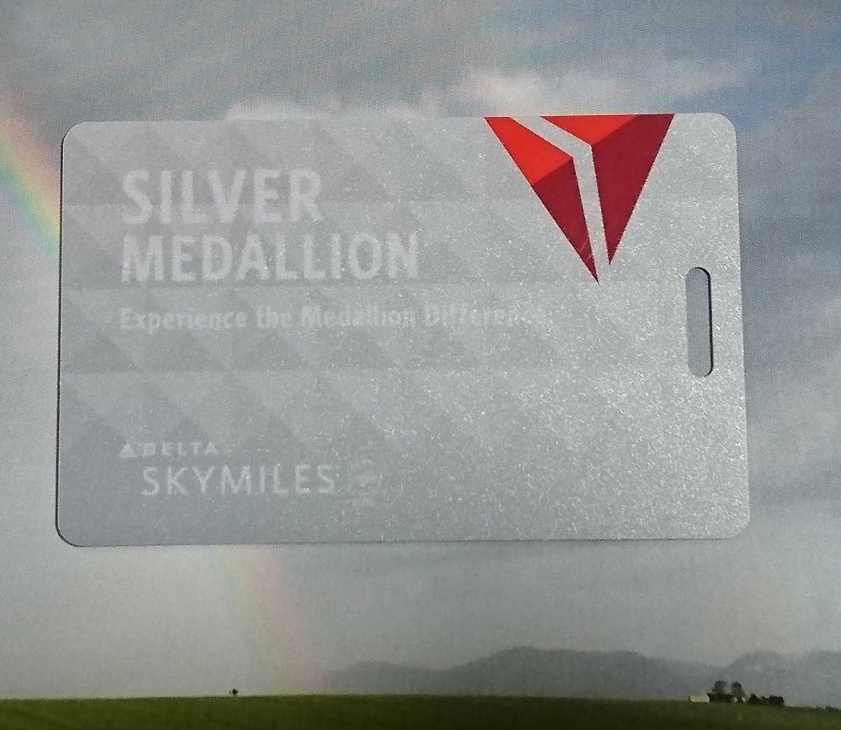  Delta Air Lines * silver medali on * bag tag 2 sheets luggage tag unused ( postage included )