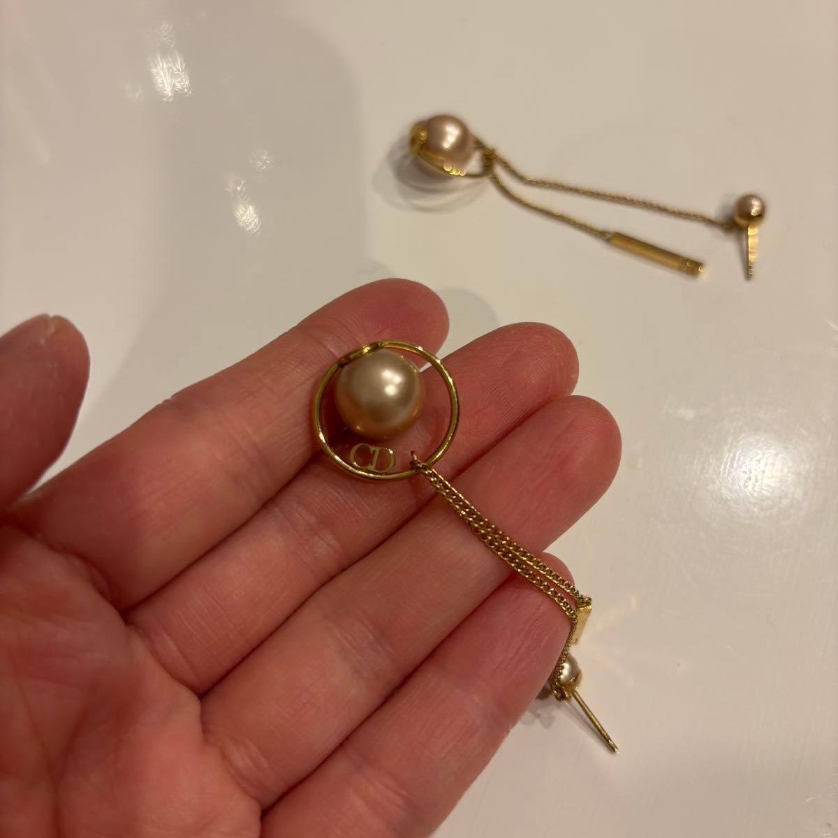 美品】Dior ディオール ピアス ゴールド ピンクパール ロゴ 美品】Dior ディオール ピアス ゴールド ピンクパール ロゴ