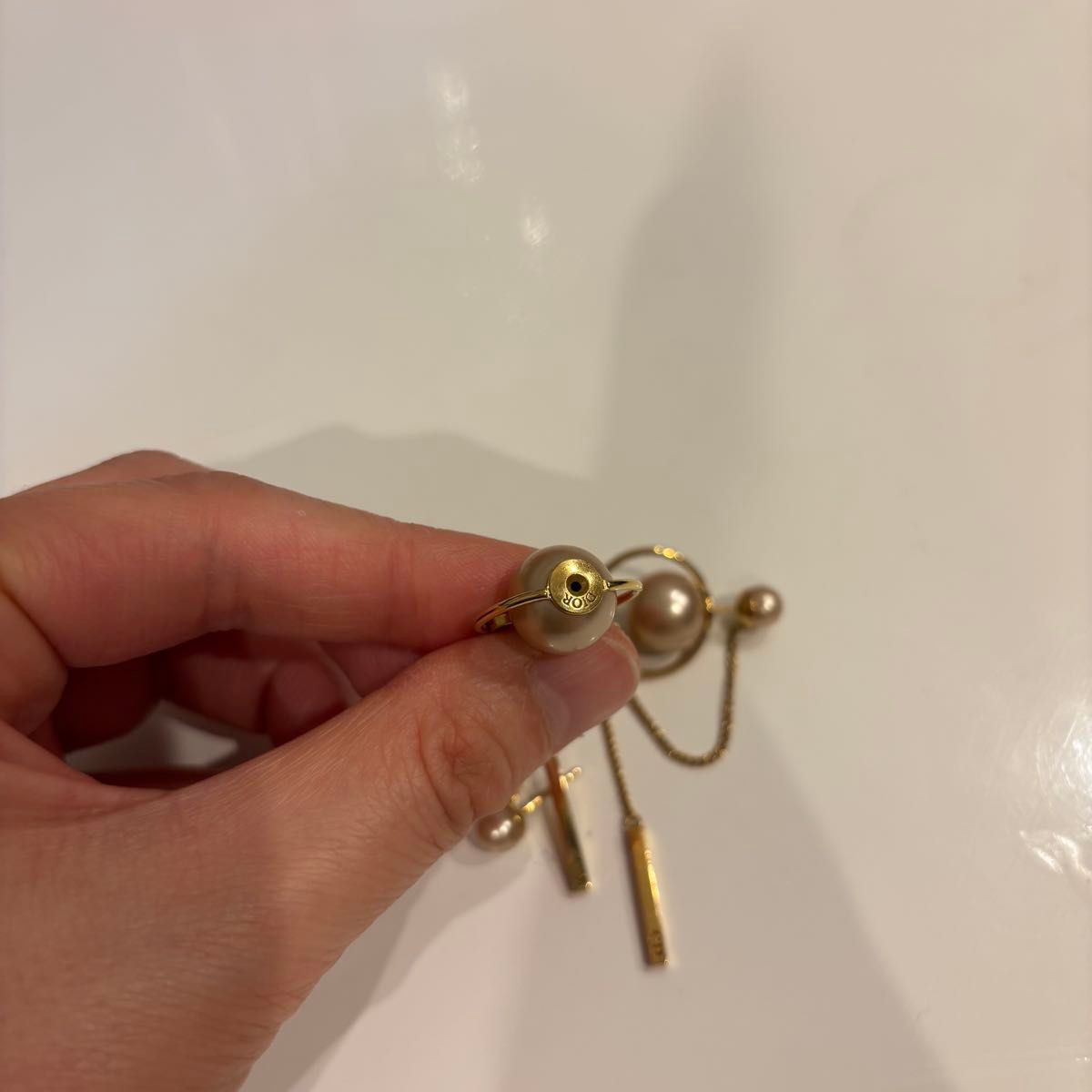美品】Dior ディオール ピアス ゴールド ピンクパール ロゴ 美品】Dior ディオール ピアス ゴールド ピンクパール ロゴ