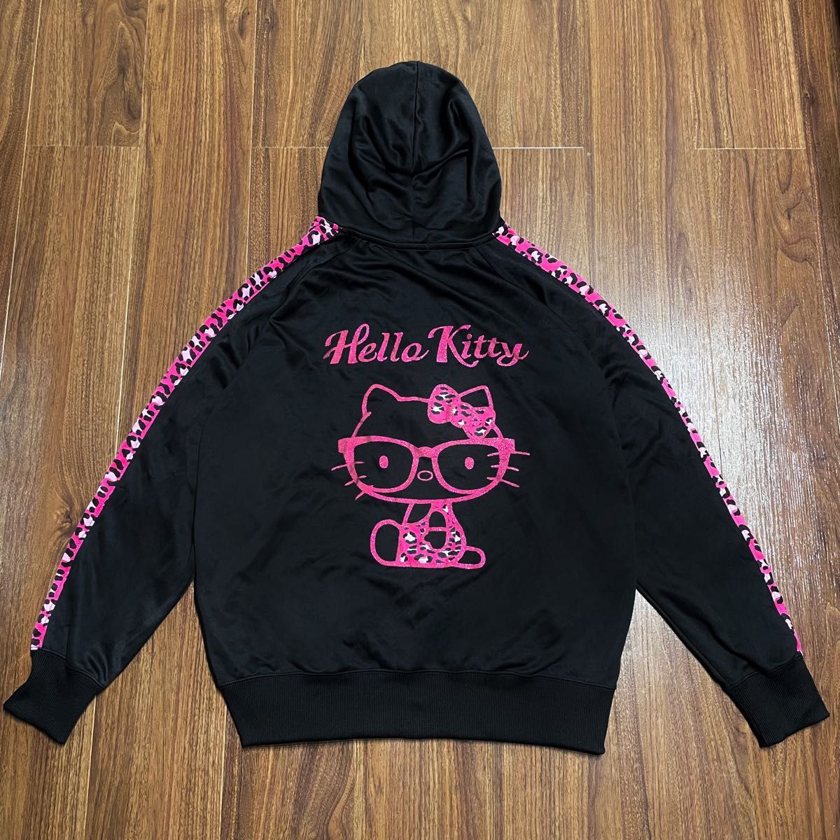 キティちゃん ジャージ パーカー 黒 ピンクヒョウ ラメ y2k 平成 キティちゃん ジャージ パーカー 黒 ピンクヒョウ ラメ y2k 平成