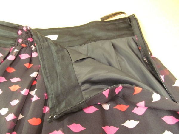 (34968)ELLE L skirt lip pattern black 38 USED