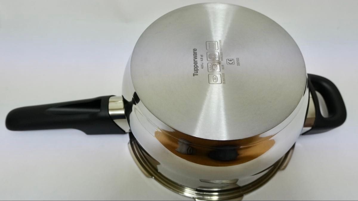 圧力鍋 未使用品 】タッパーウェアー 直径22cm 4 5 IH対応 未 圧力鍋 未使用品 】タッパーウェアー 直径22cm 4 5 IH対応 未