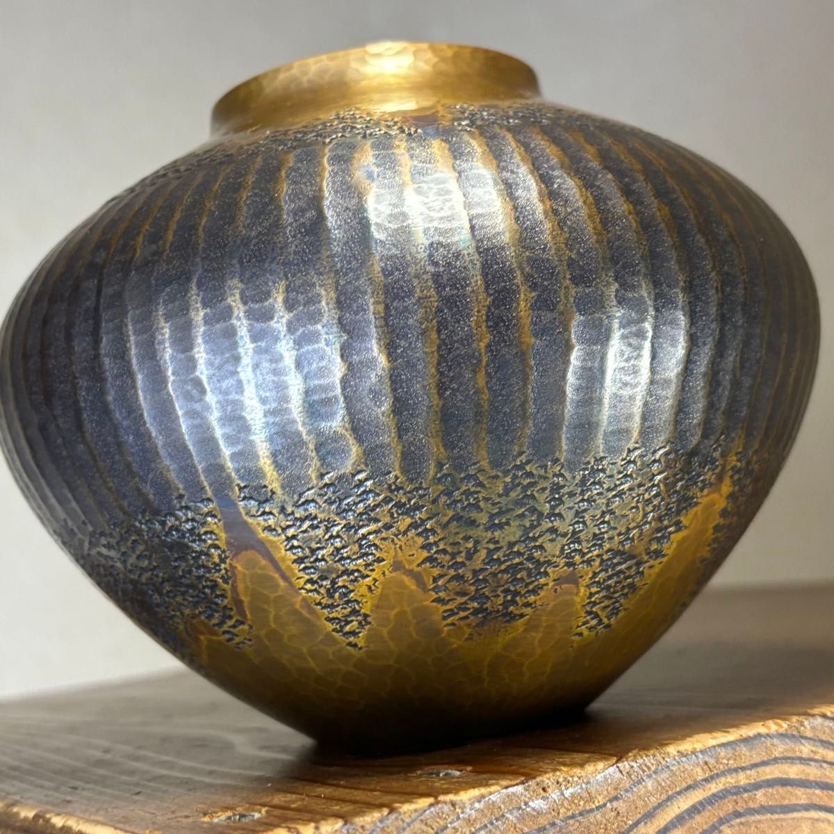 玉川堂 花瓶 珍品 金富士 鎚起銅器 金彩模様 3つの模様 業物 玉川堂 花瓶 珍品 金富士 鎚起銅器 金彩模様 3つの模様 業物