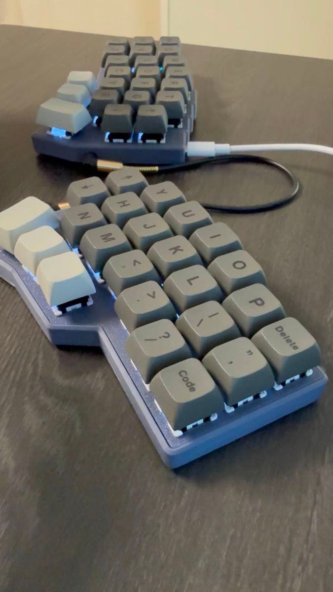 Corne v4 有線分割キーボード(QMK / RGB / VIAL / 灰木軸)完成品