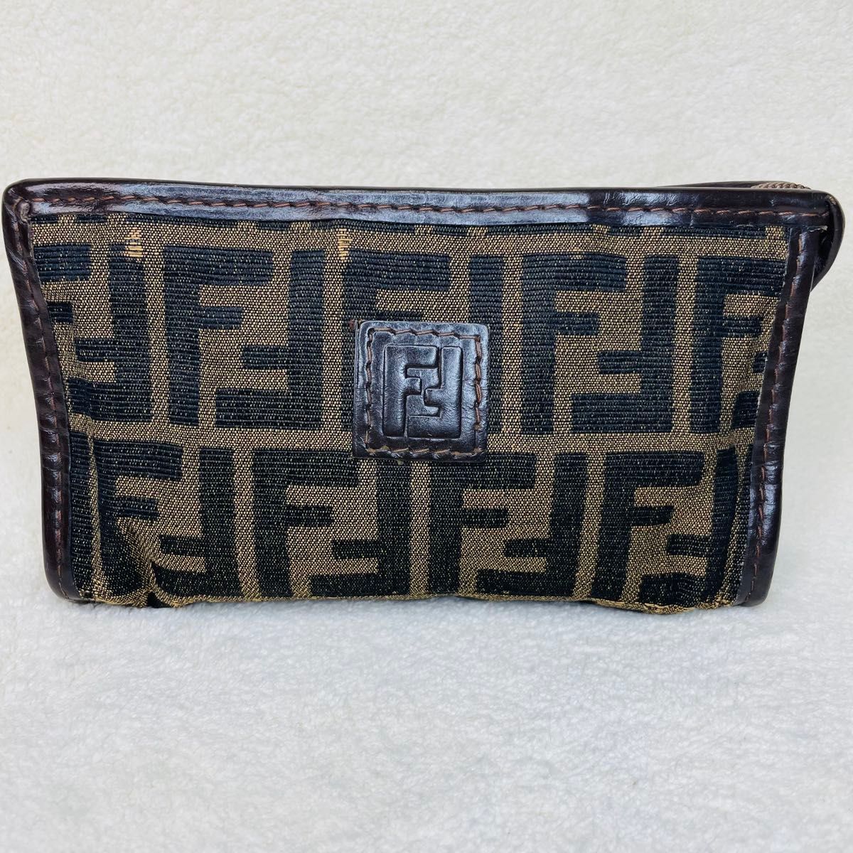 FENDI フェンディ ポーチ ズッカ柄|Yahoo!フリマ(旧PayPayフリマ) FENDI フェンディ ポーチ ズッカ柄|Yahoo!フリマ(旧PayPayフリマ)