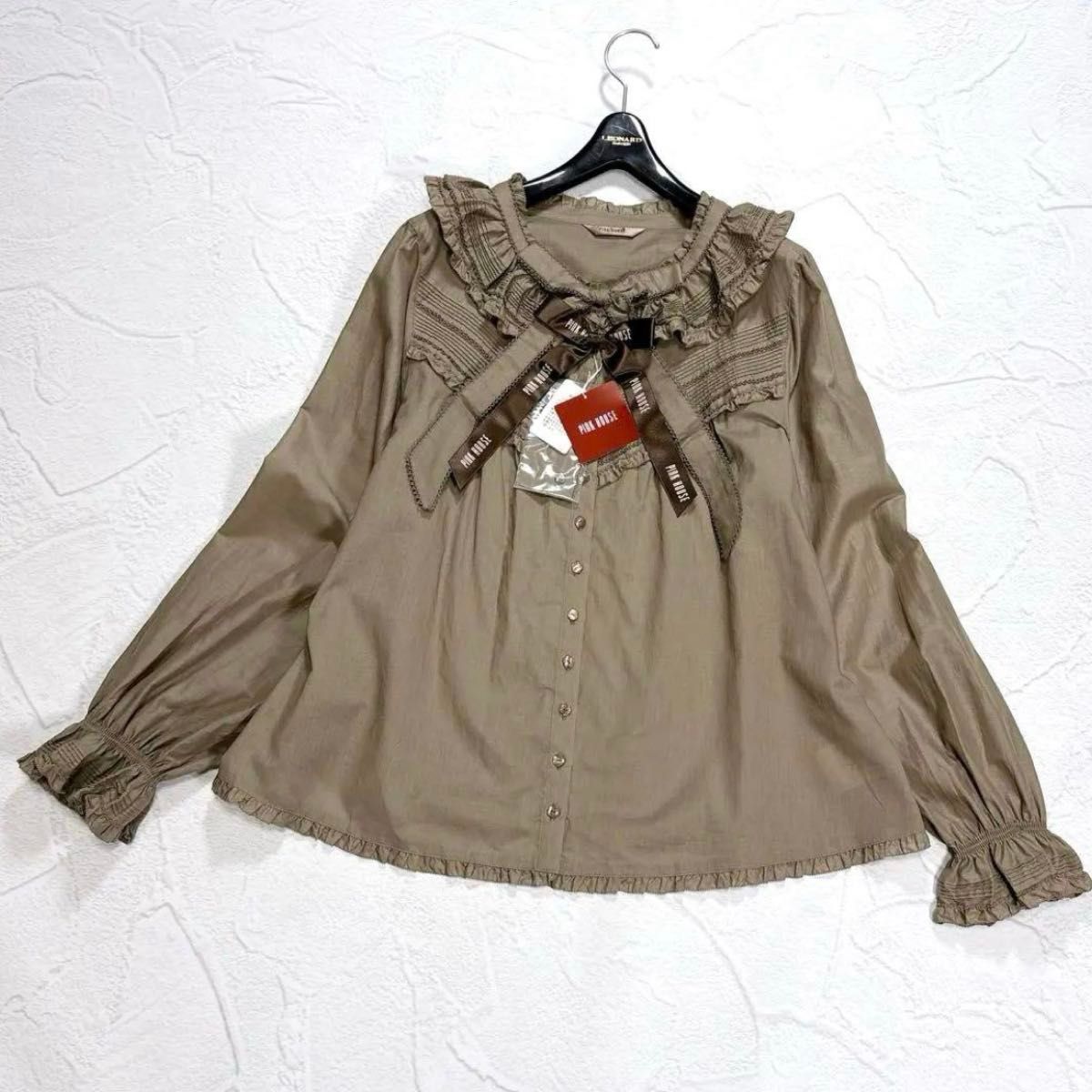 タグ付き ピンクハウス ブラウス 綿ローン リボンブローチ付き タグ付き ピンクハウス ブラウス 綿ローン リボンブローチ付き