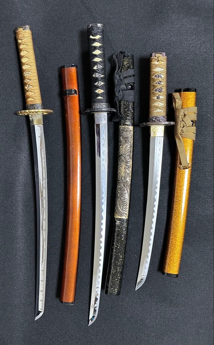 模造刀 脇差三点まとめ 黒鞘 金茶漆鞘 鞘付長さ約70cm /55cm 模造刀 脇差三点まとめ 黒鞘 金茶漆鞘 鞘付長さ約70cm /55cm
