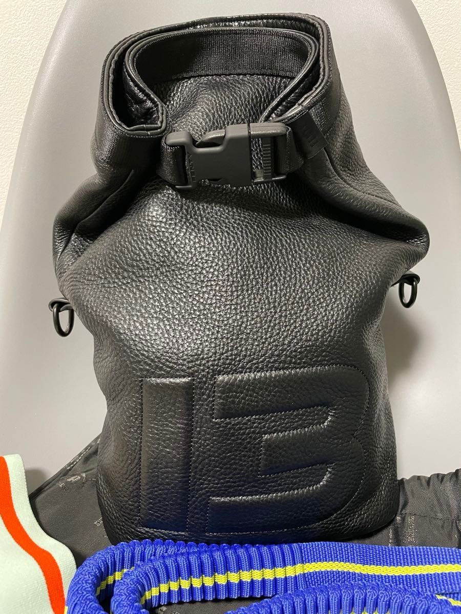 希少 FENTY PUMA by Rihanna ポーチバッグ レザー|Yahoo!フリマ 希少 FENTY PUMA by Rihanna ポーチバッグ レザー|Yahoo!フリマ