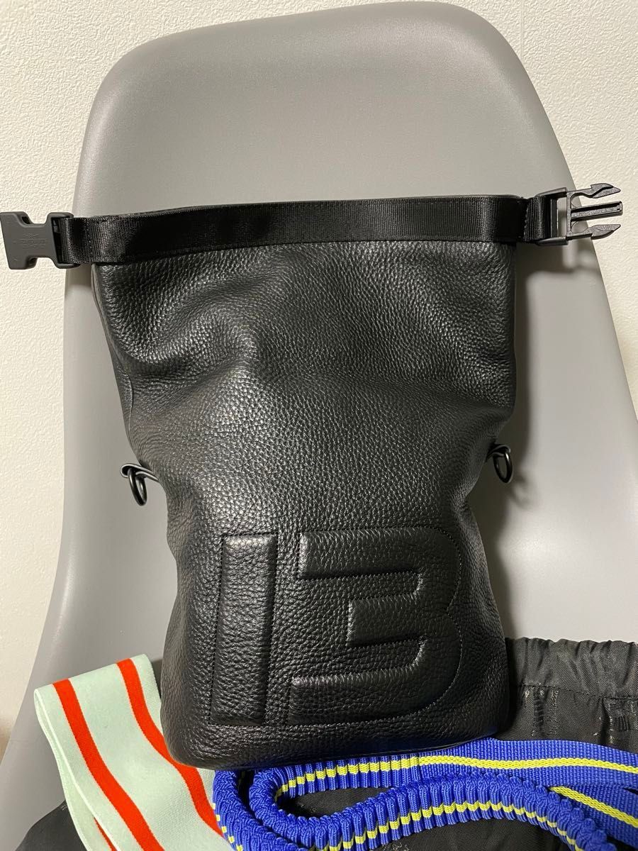 希少 FENTY PUMA by Rihanna ポーチバッグ レザー|Yahoo!フリマ 希少 FENTY PUMA by Rihanna ポーチバッグ レザー|Yahoo!フリマ