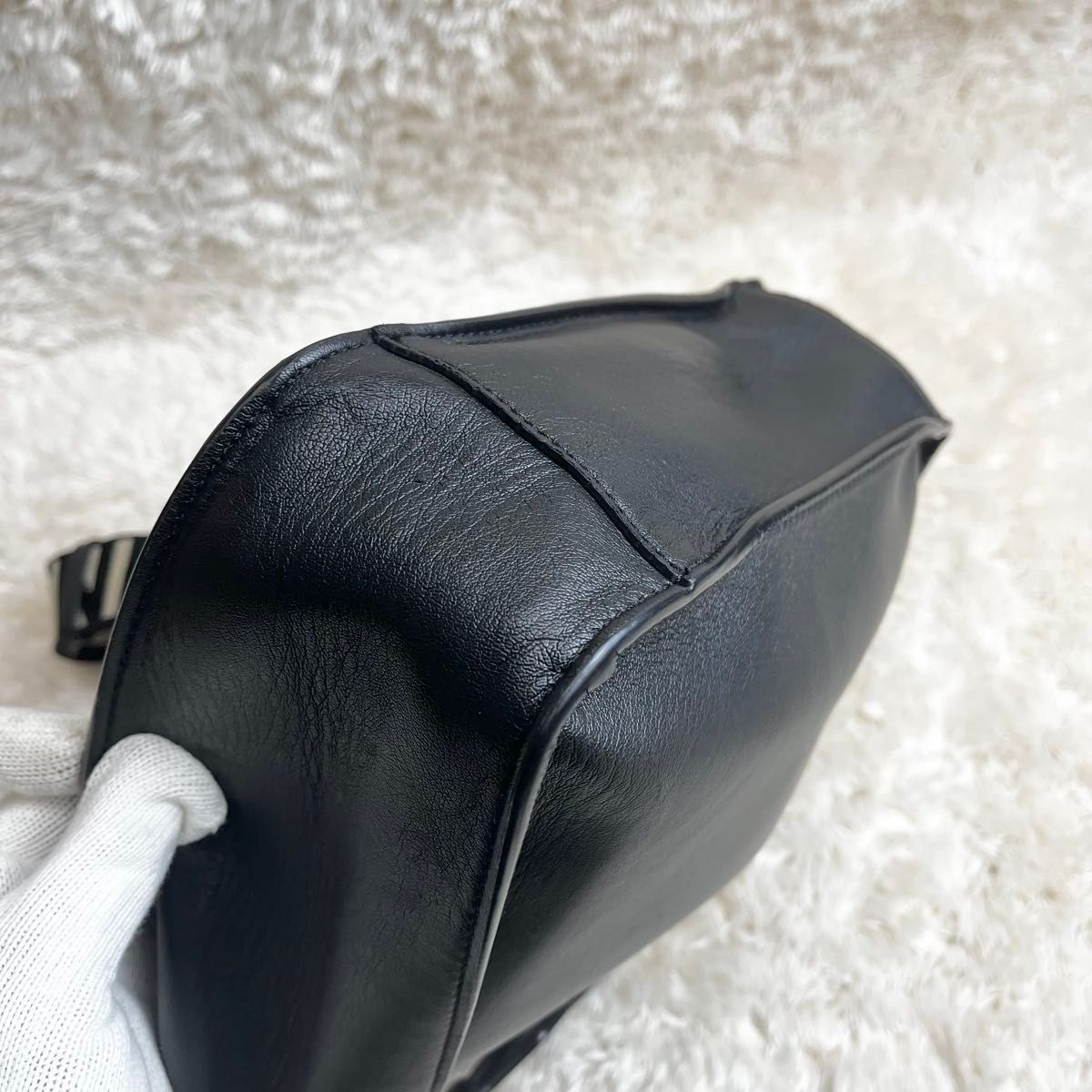 ステラマッカートニー ショルダーバッグ レザー パンチング 黒 ステラマッカートニー ショルダーバッグ レザー パンチング 黒