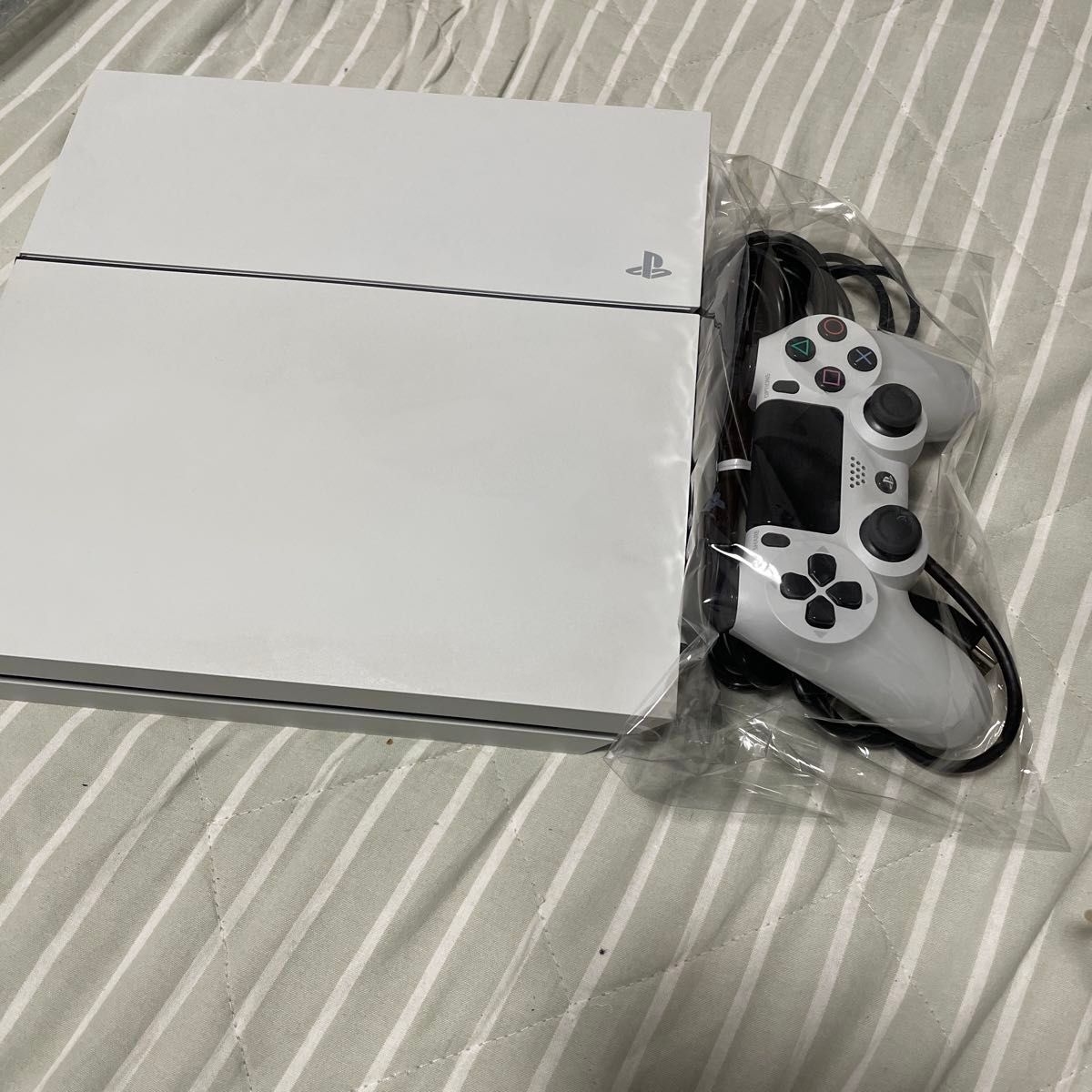 早い者勝ち PlayStation4 PS4 ホワイト CUH-1200A グレイシャー 早い者勝ち PlayStation4 PS4 ホワイト CUH-1200A グレイシャー