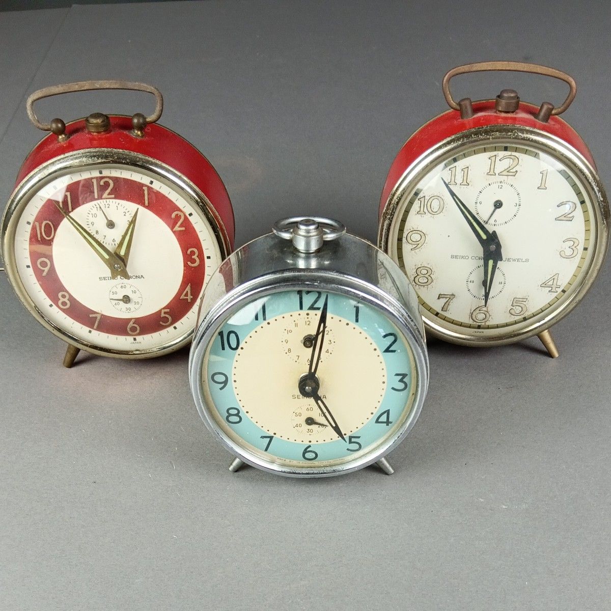 昭和レトロ SEIKO ゼンマイ式 目覚まし時計 3個とも可動してい 昭和レトロ SEIKO ゼンマイ式 目覚まし時計 3個とも可動してい