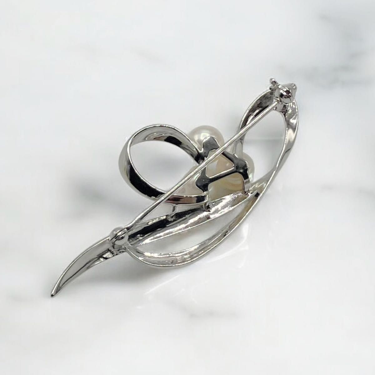 ミキモト MIKIMOTO ブローチ 真珠 アコヤパール 3珠 シルバー ミキモト MIKIMOTO ブローチ 真珠 アコヤパール 3珠 シルバー
