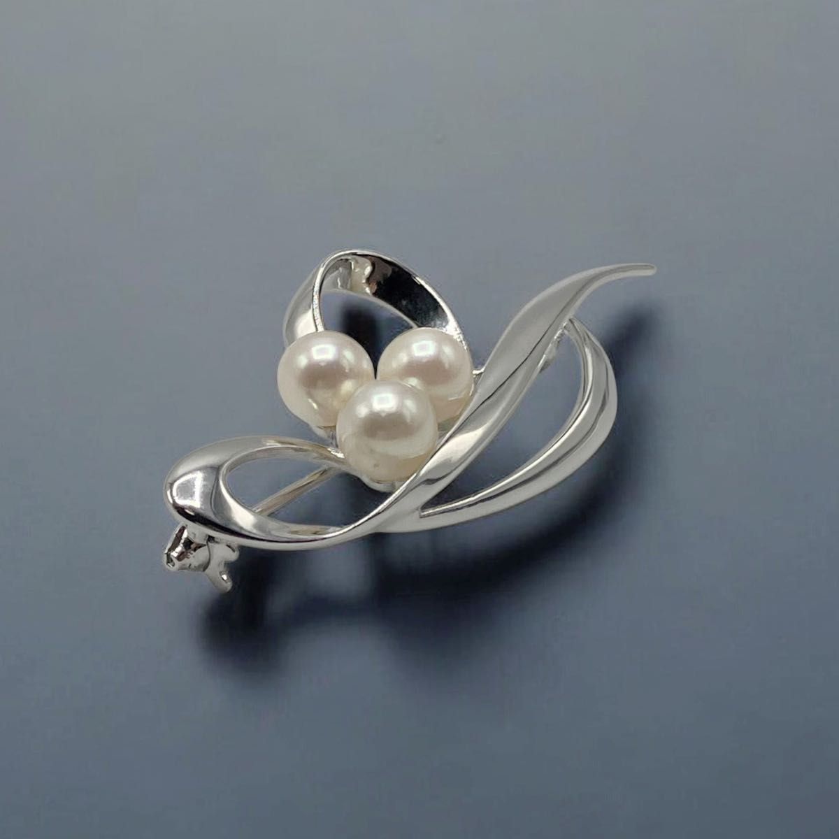 ミキモト MIKIMOTO ブローチ 真珠 アコヤパール 3珠 シルバー ミキモト MIKIMOTO ブローチ 真珠 アコヤパール 3珠 シルバー