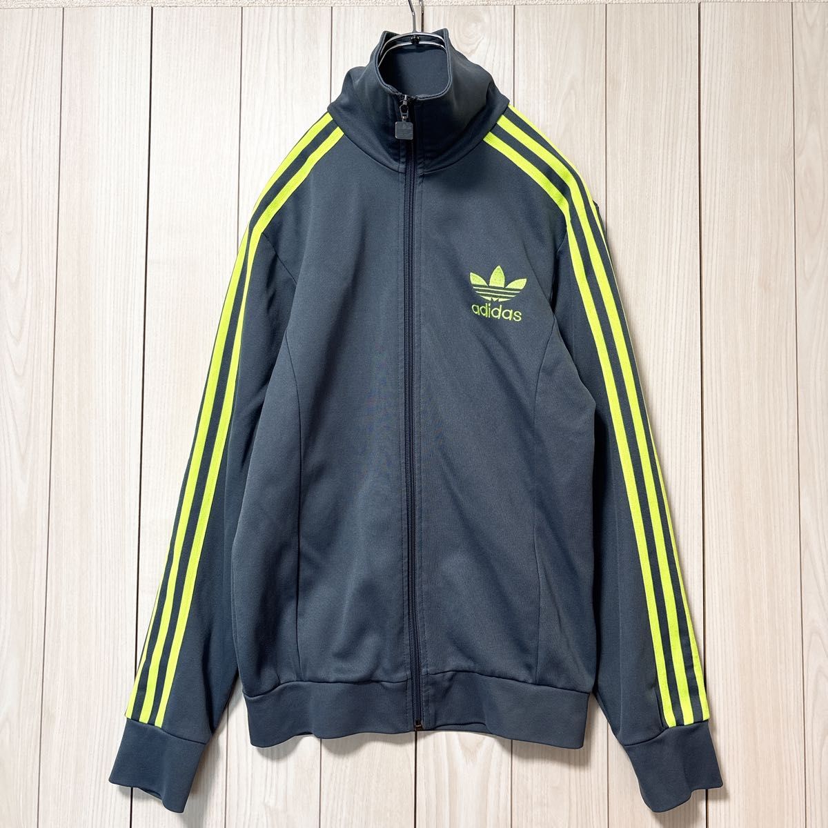 アディダス オリジナルス adidas トラックジャケット 刺繍ロゴ アディダス オリジナルス adidas トラックジャケット 刺繍ロゴ