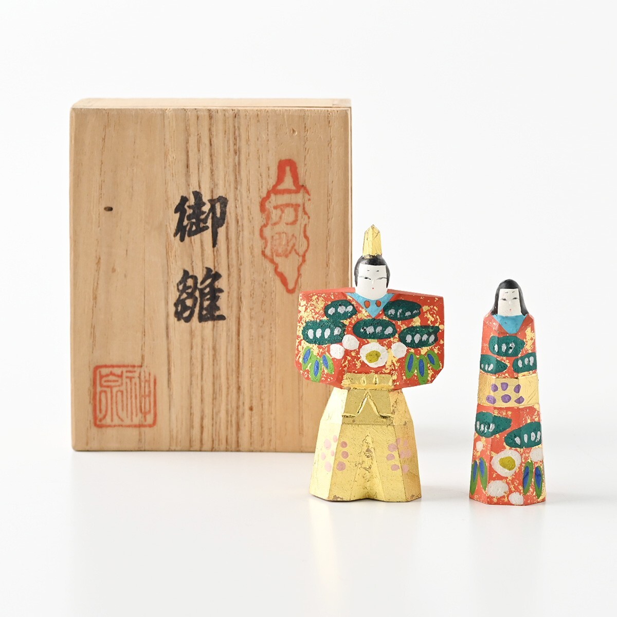 奈良一刀彫 川口神泉作 金彩 彩色木彫 雛人形 立雛『御雛』共箱 奈良一刀彫 川口神泉作 金彩 彩色木彫 雛人形 立雛『御雛』共箱
