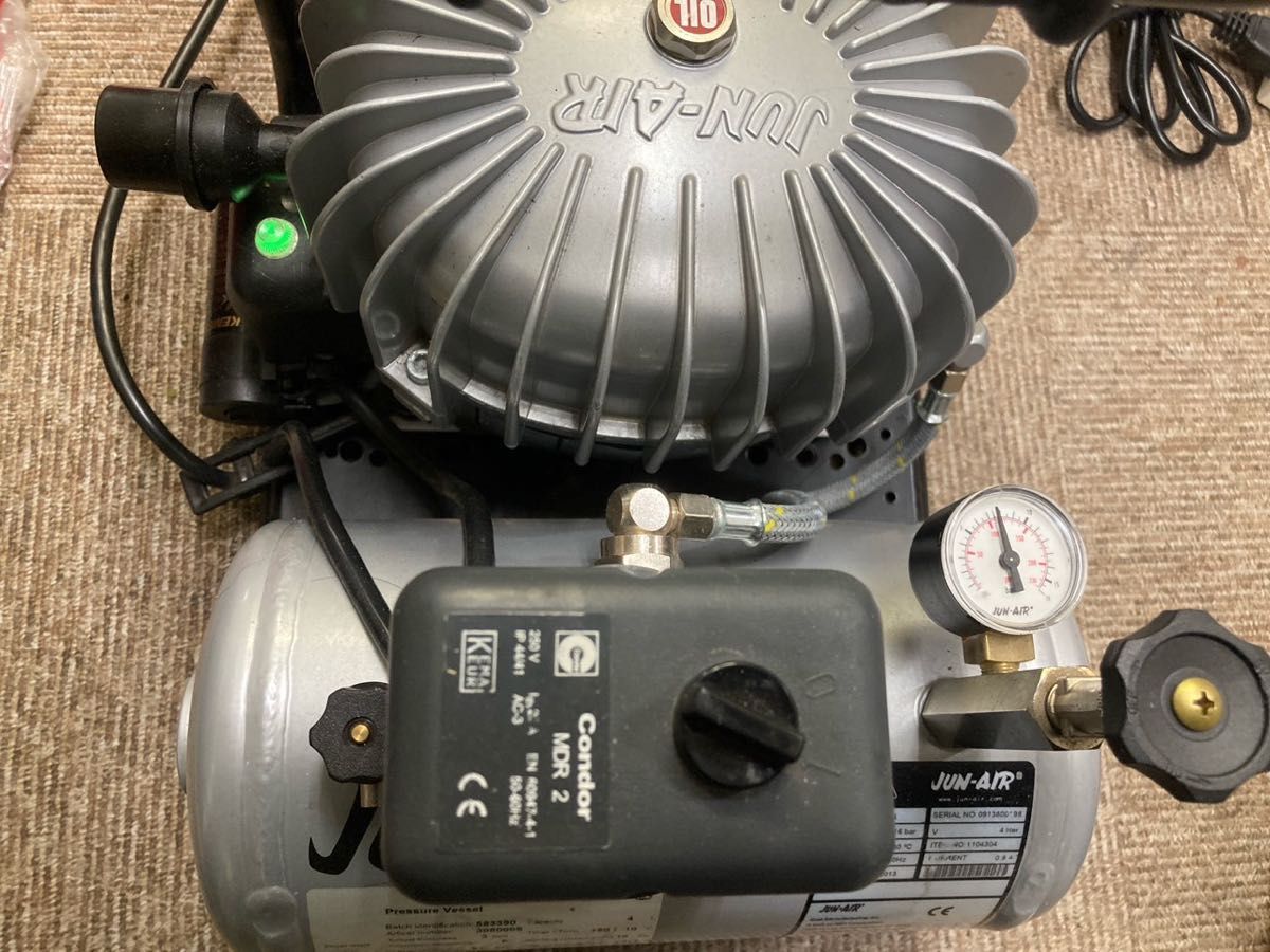 JUN-AIR 3-4 小型エアコンプレッサー (4Lタンク) 【 100V動作 JUN-AIR 3-4 小型エアコンプレッサー (4Lタンク) 【 100V動作