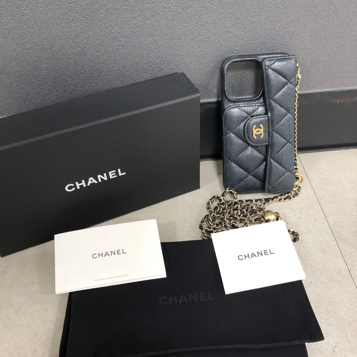 CHANEL シャネル ココマーク マトラッセ キャビアスキン iPhone CHANEL シャネル ココマーク マトラッセ キャビアスキン iPhone