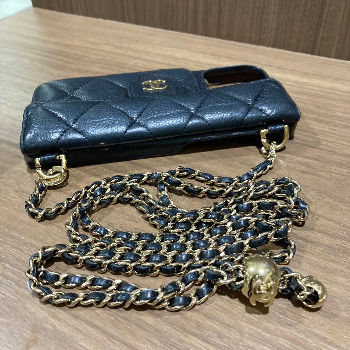 CHANEL シャネル ココマーク マトラッセ キャビアスキン iPhone CHANEL シャネル ココマーク マトラッセ キャビアスキン iPhone